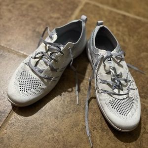 Women’s Nike Focus Flyknit White Sneakers 7.5